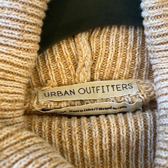 Urban Outfitters Knit Turtleneck Sweater Pullover Size M - Picture 4 of 7